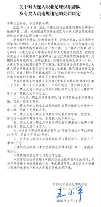 下一秒，众人只觉得眼前一花，白衣男子的身影竟然变成了虚影，雷霆一拳向叶辰面门打去。